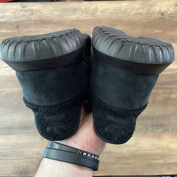Athletic_Shoes